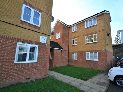 Flat to rent - Armoury Road, London, SE8