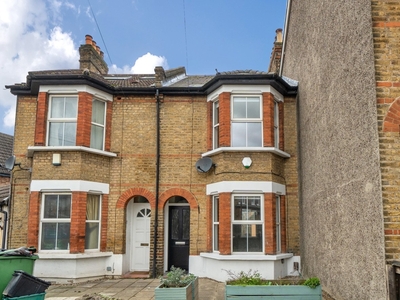 Semi-detached House to rent - Homesdale Road, Bromley, BR1
