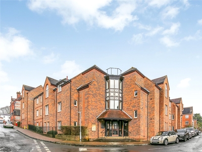 St. Swithun Street, Winchester, Hampshire, SO23 2 bedroom flat/apartment in Winchester