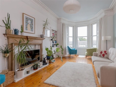 2 bed flat for sale in Shandon