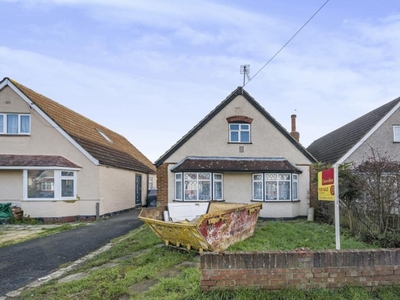3 Bed Bungalow For Sale in Ashford, Surrey, TW15 - 4841314