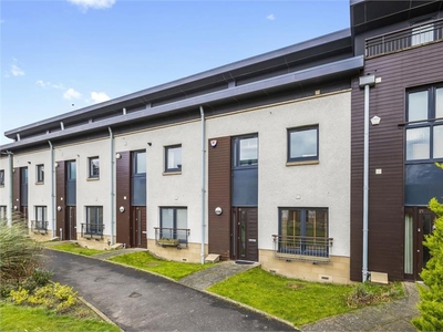 3 bed townhouse for sale in Pilton