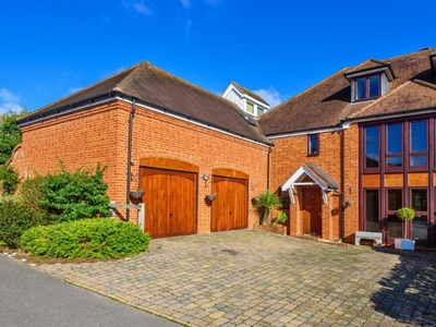 4 Bed House For Sale in Finchampstead, Berkshire, RG40 - 3791433