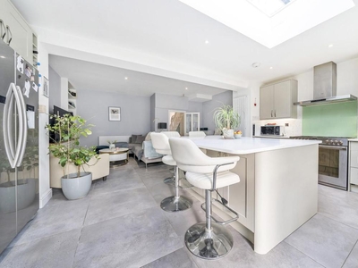 4 bedroom House for sale in Seely Road, Tooting SW17