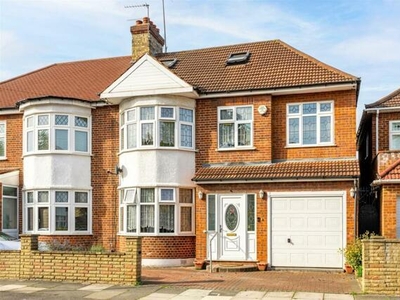 6 Bedroom House Enfield Greater London