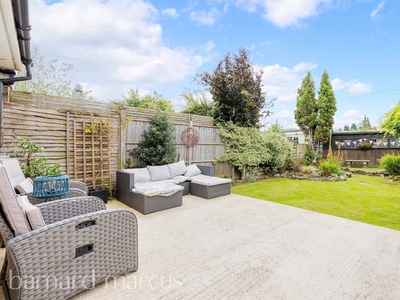 Nutfield Road, Merstham, Redhill - 3 bedroom semi-detached house