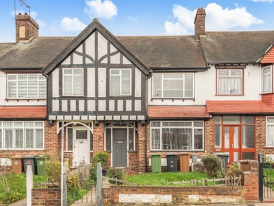 Terraced House for sale - Milborough Crescent, SE12