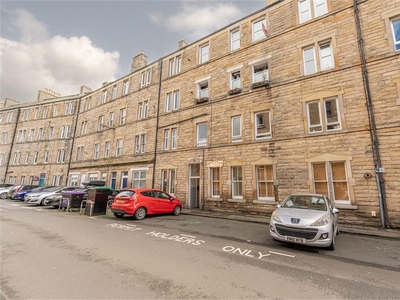 1 bed first floor flat for sale in Abbeyhill