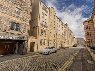 1 bed third floor flat for sale in The Shore