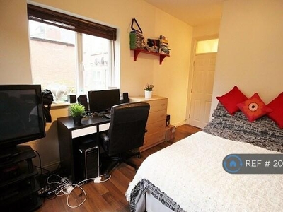 Studio flat for rent in Cardigan Road, Leeds, LS6