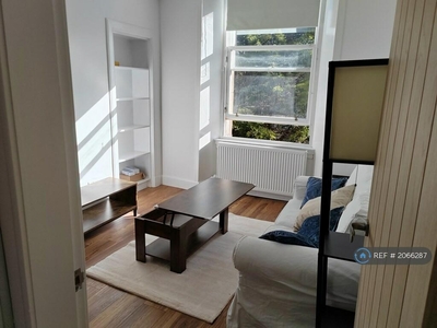 1 bedroom flat for rent in Downfield Place, Edinburgh, EH11