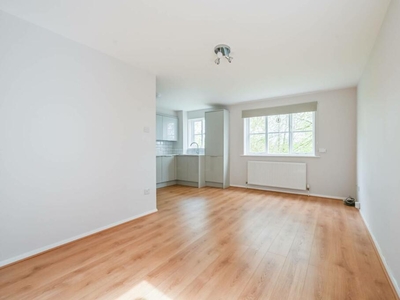 1 bedroom flat for rent in Warwick Gardens, Harringay, London, N4