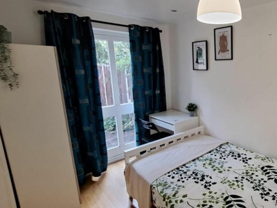 1 bedroom house for rent in Taeping Street, London, E14