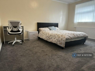 1 bedroom house share for rent in Hendre Gardens, Nottingham, NG5