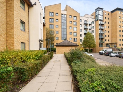 2 Bed Flat/Apartment For Sale in Woking, Surrey, GU21 - 5220700