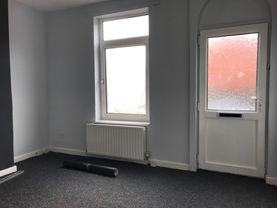 2 Bed Terraced House, Holly Street, WF2