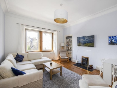 2 bed top floor flat for sale in Leith