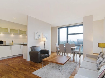 2 bedroom apartment for rent in South Quay Square London E14