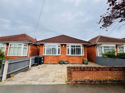 2 bedroom bungalow for rent in Evershot Road , Bournemouth, Dorset, BH8
