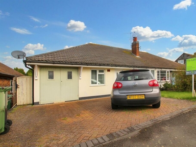 2 bedroom detached bungalow for rent in Elizabeth Drive, Oadby, Leicester, LE2