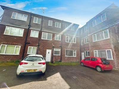 2 bedroom flat for rent in Brantingham Road, Manchester, Greater Manchester, M16