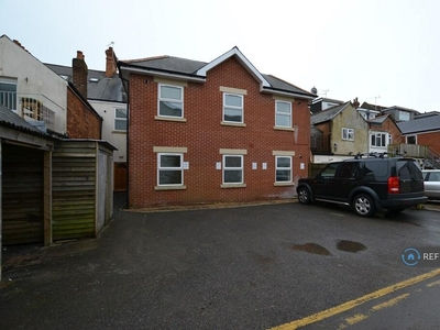 2 bedroom flat for rent in Christchurch Road, Bournemouth, BH7