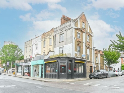2 bedroom flat for rent in Crouch Hill, Stroud Green, London, N4