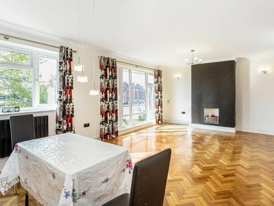 2 bedroom flat for rent in Green Lanes, London, N13