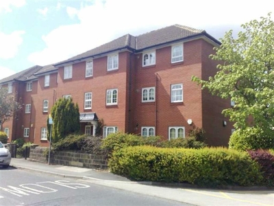2 bedroom flat for rent in Hadleigh Court, Shadwell Lane, LS17