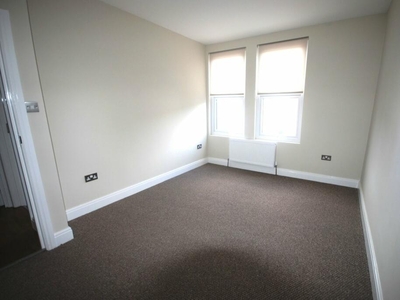 2 bedroom flat for rent in Kidderminster Rd, West Croydon, CR0
