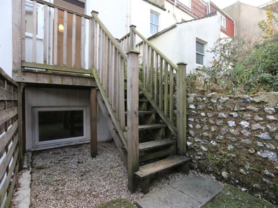 2 bedroom flat for rent in New England Road, Brighton, BN1