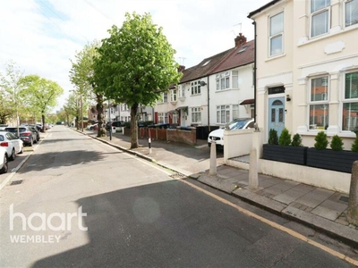 2 bedroom flat for rent in Station Grove, HA0