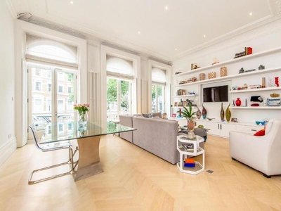 2 bedroom Flat for sale in Emperors Gate, South Kensington SW7