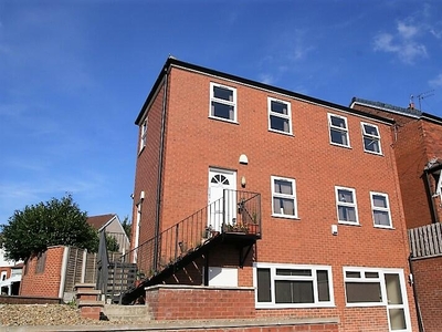 2 bedroom terraced house for rent in Bentley Parade, Meanwood, Leeds, LS6