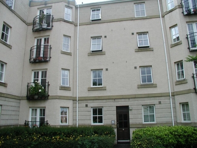 2 bedroom terraced house for rent in Huntingdon Place, Edinburgh, EH7