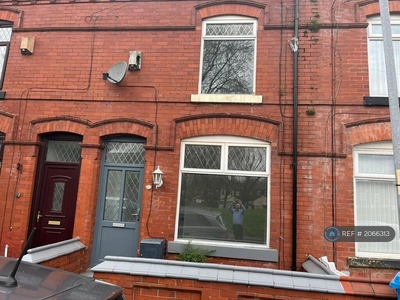 2 bedroom terraced house for rent in Rossington Street, Manchester, M40