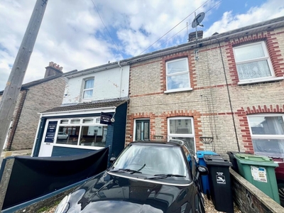 2 bedroom terraced house for rent in Victoria Road, Parkstone, BH12