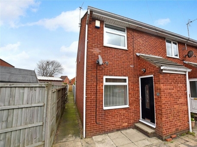 2 bedroom town house for rent in Richmond Close, Morley, Leeds, LS27