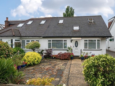 3 Bed Bungalow For Sale in Bittacy Rise, Mill Hill, NW7 - 5121961