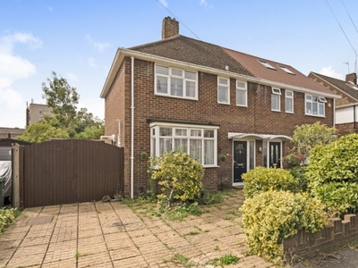 3 Bed House For Sale in Sunbury on Thames, Surrey, TW16 - 5147963