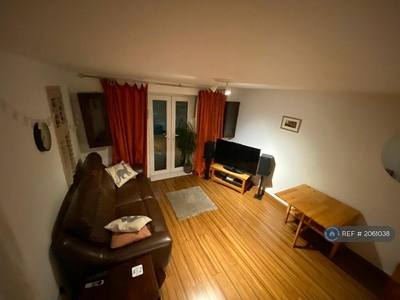 3 bedroom end of terrace house for rent in Addington Avenue, Wolverton, Milton Keynes, MK12