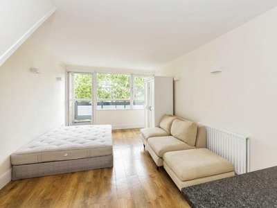 3 bedroom maisonette for rent in Butler House, Poplar, E14 7AB, E14