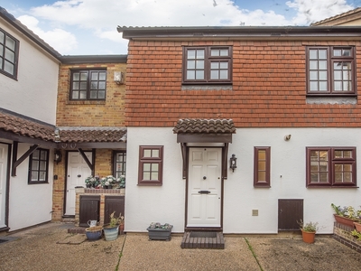 3 bedroom property to let in The Farthings Kingston Upon Thames KT2