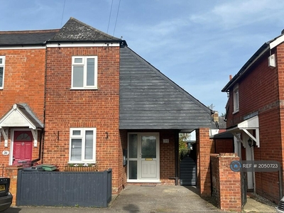 3 bedroom terraced house for rent in Kidmore End Road, Emmer Green, Reading, RG4