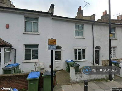 3 bedroom terraced house for rent in Vanbrugh Hill, London, SE10