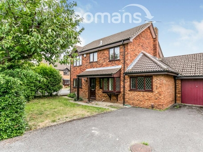 4 bedroom detached house for rent in Strand Way, Lower Earley, RG6