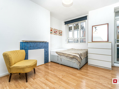 4 bedroom flat for rent in Boleyn Road, Stoke Newington, Hackney, N16