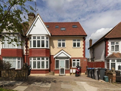 4 bedroom flat for rent in Park Chase, Wembley HA9