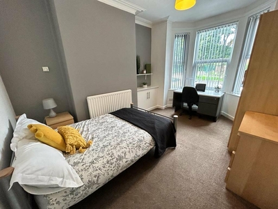 4 bedroom house share for rent in Cemetery Road, Salford, , M5