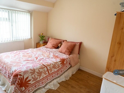 4 bedroom semi-detached house for rent in Derwent Avenue, Headington, Oxford, OX3